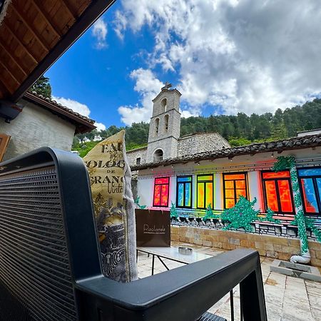 Helin'S Hostel By Backpackers Berat Bagian luar foto