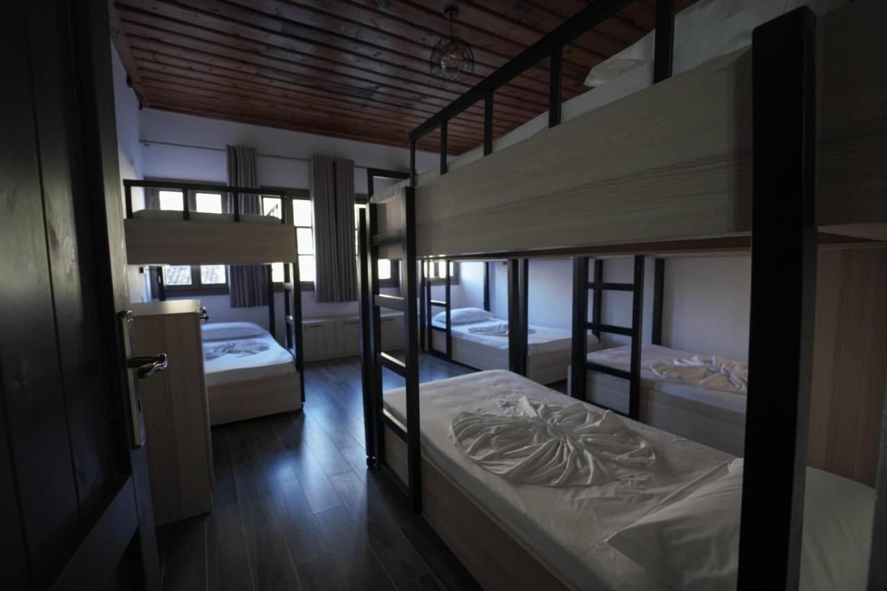 Helin'S Hostel By Backpackers Berat Bagian luar foto