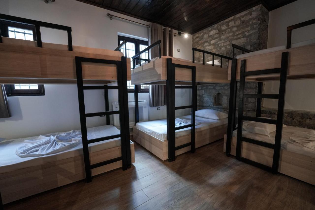 Helin'S Hostel By Backpackers Berat Bagian luar foto