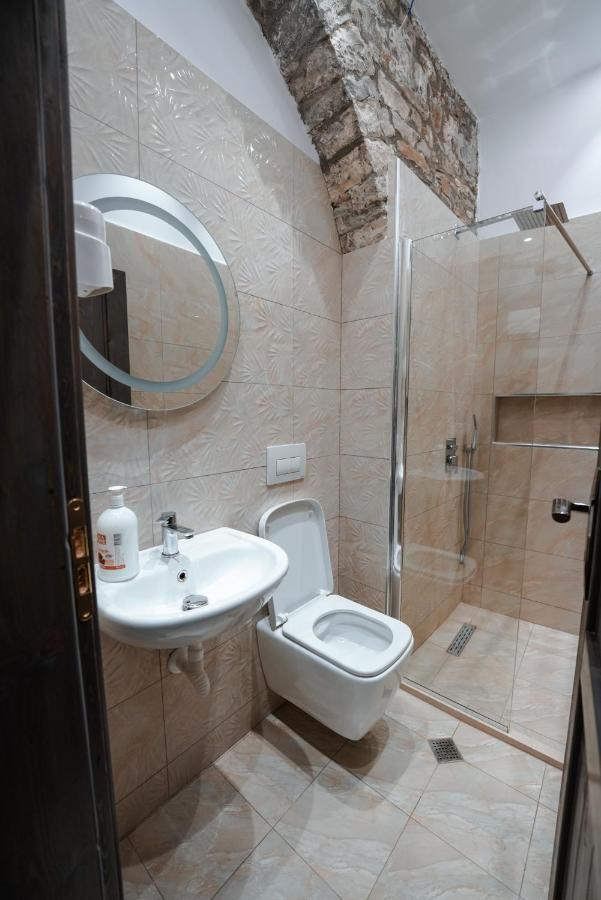 Helin'S Hostel By Backpackers Berat Bagian luar foto