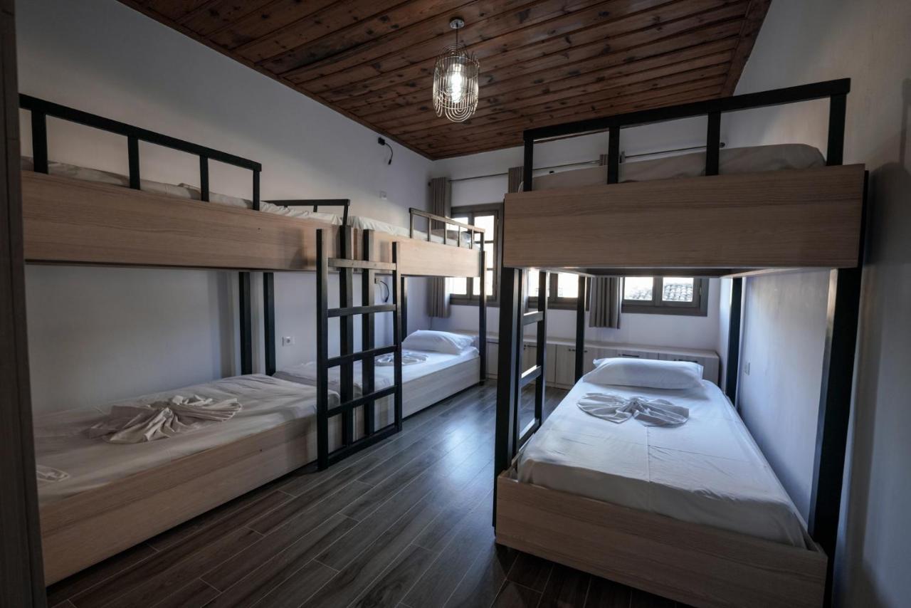 Helin'S Hostel By Backpackers Berat Bagian luar foto