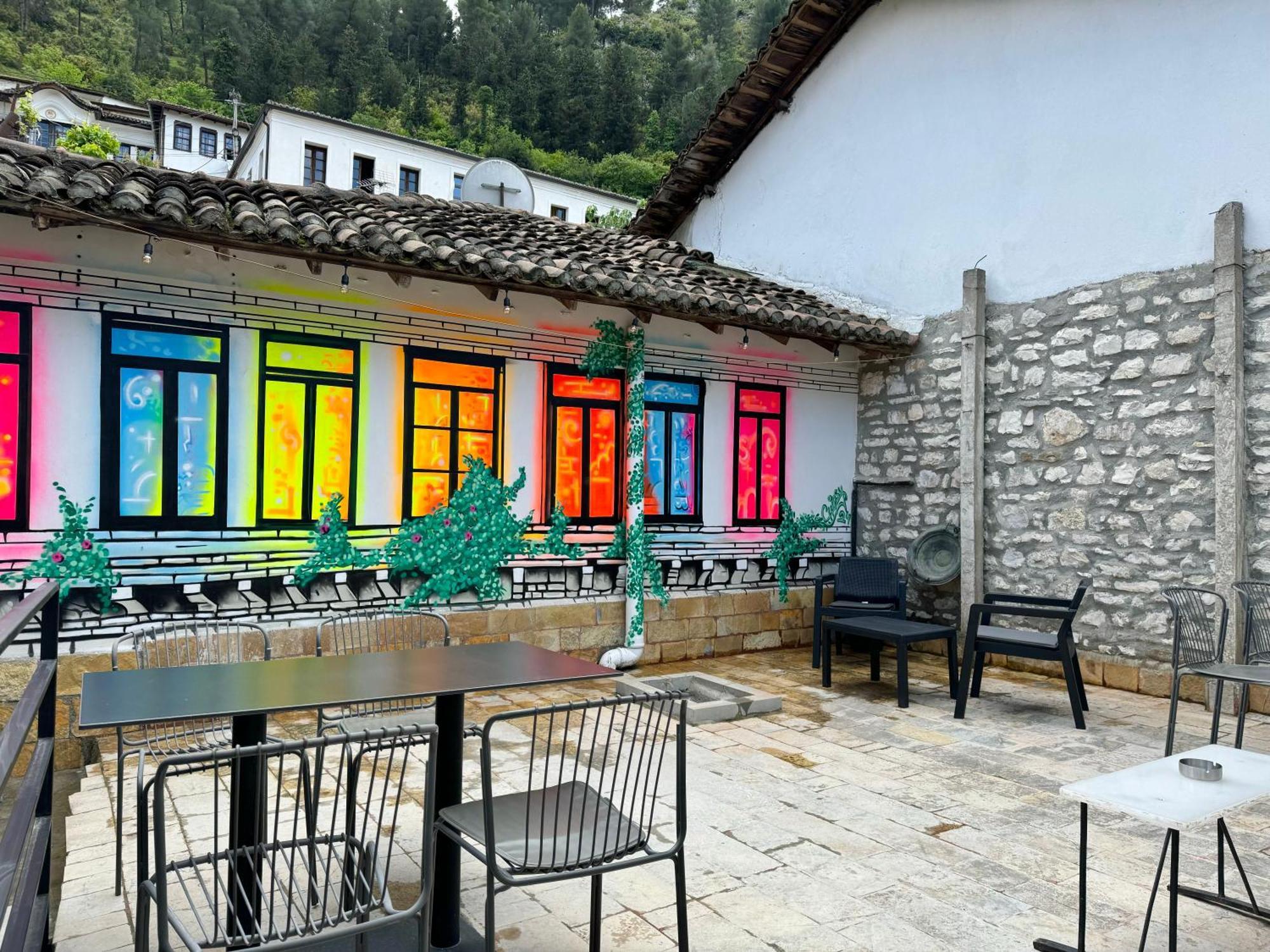 Helin'S Hostel By Backpackers Berat Bagian luar foto